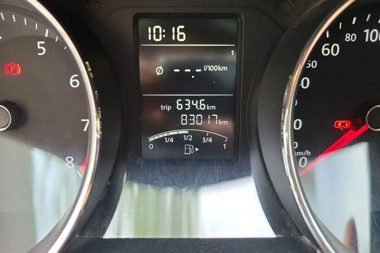 Used Volkswagen Sagitar 2015 1.6L Manual Fashion Edition Odometer Close Up
