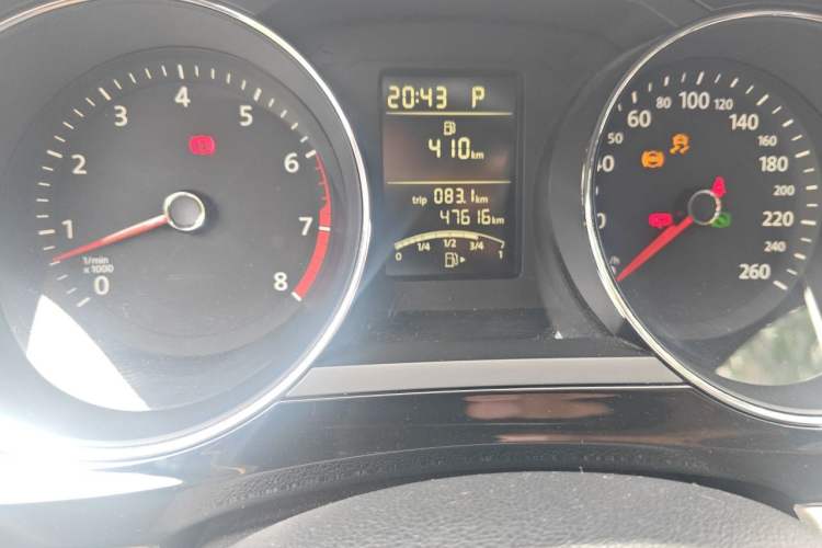 Used Volkswagen Sagitar 2015 1.6L Automatic Comfort Model Odometer Close Up