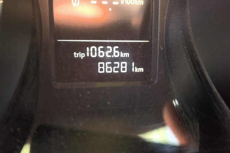 Used Volkswagen Sagitar 2015 230TSI Automatic Comfort Version Odometer Close Up