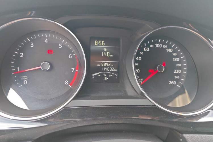 Used Volkswagen Sagitar 2015 1.6L Manual Comfort Model Odometer Close Up
