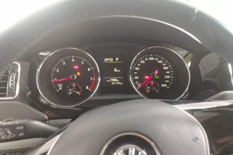 Used Volkswagen Sagitar 2015 230TSI Automatic Comfort Version Odometer Close Up