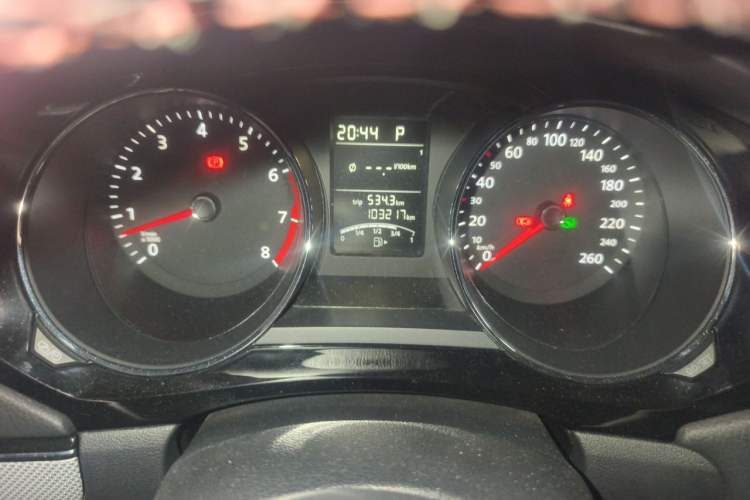 Used Volkswagen Sagitar 2015 1.6L Automatic Comfort Model Odometer Close Up