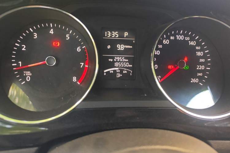 Used Volkswagen Sagitar 2015 1.6L Automatic Comfort Model Odometer Close Up
