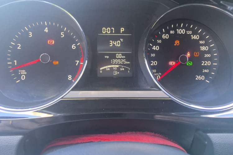 Used Volkswagen Sagitar 2015 1.6L Automatic Comfort Model Odometer Close Up
