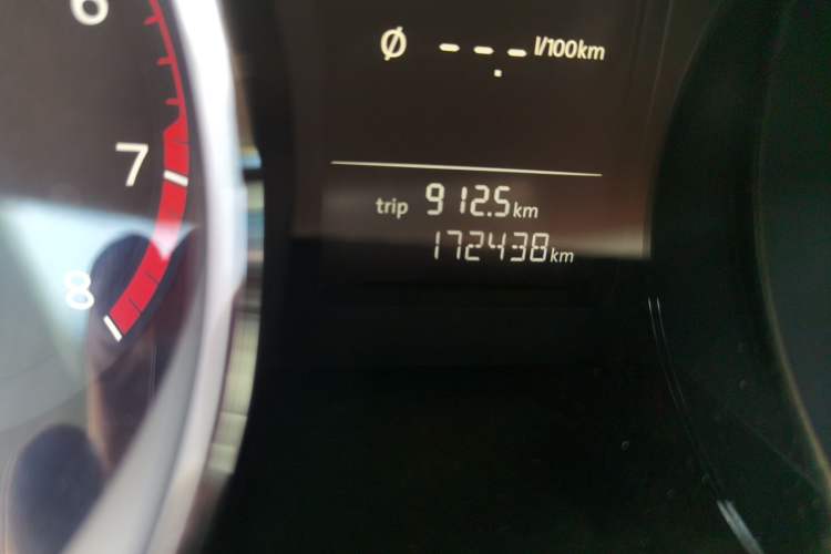 Used Volkswagen Sagitar 2015 230TSI Automatic Comfort Version Odometer Close Up