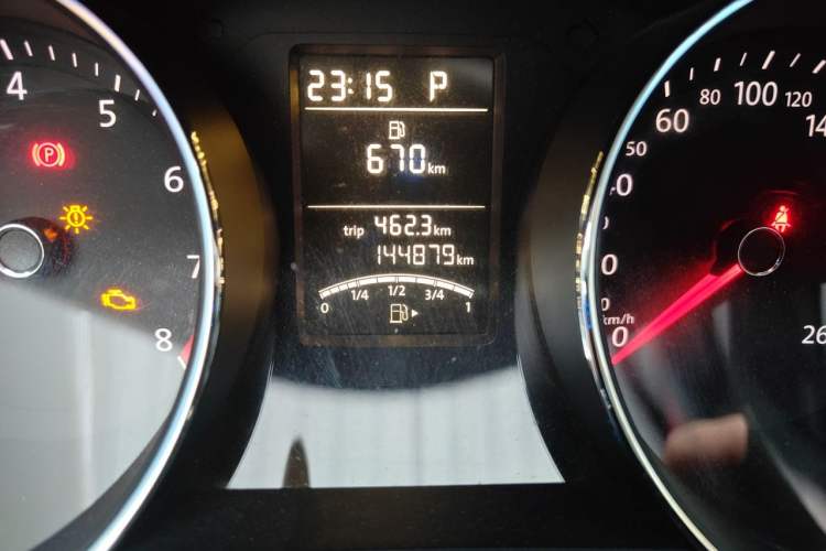 Used Volkswagen Sagitar 2015 1.6L Automatic Comfort Model Odometer Close Up
