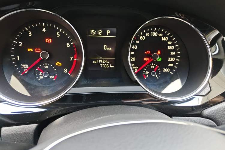 Used Volkswagen Sagitar 2015 230TSI Automatic Comfort Version Odometer Close Up