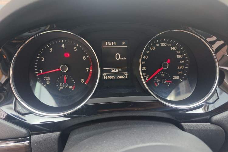 Used Volkswagen Sagitar 2015 230TSI Automatic Luxury Model Odometer Close Up