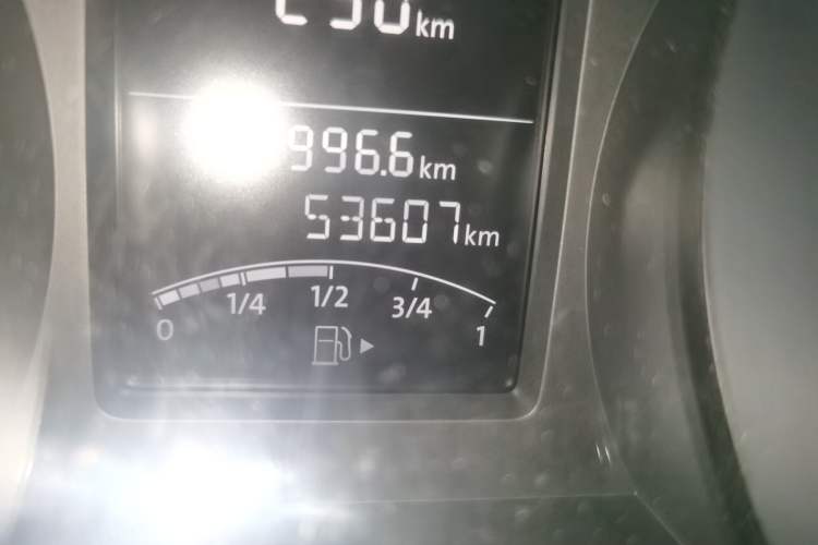 Used Volkswagen Sagitar 2015 1.6L Manual Fashion Edition Odometer Close Up