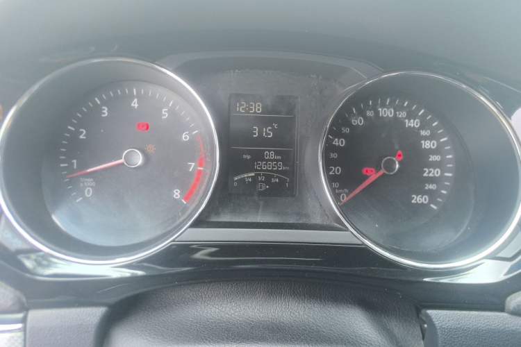 Used Volkswagen Sagitar 2015 1.6L Manual Comfort Model Odometer Close Up