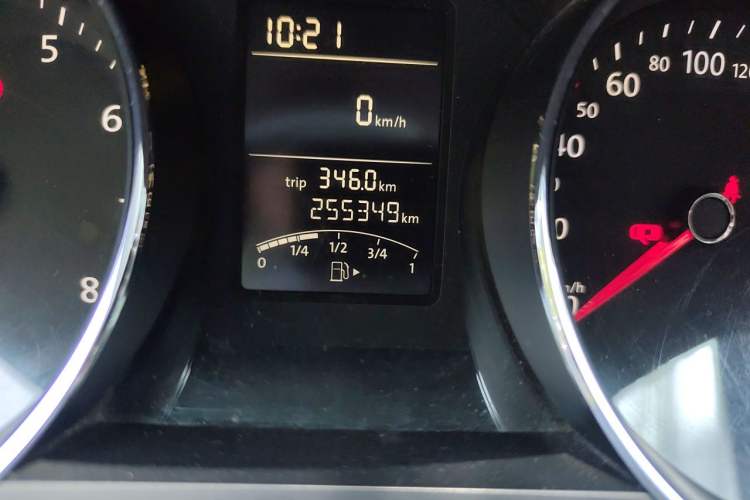 Used Volkswagen Sagitar 2015 1.6L Manual Comfort Model Odometer Close Up