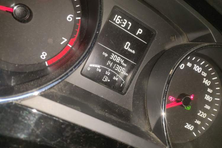 Used Volkswagen Sagitar 2015 1.6L Automatic Comfort Model Odometer Close Up