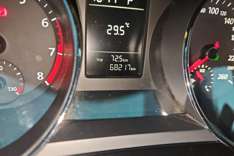 Used Volkswagen Sagitar 2015 230TSI Automatic Comfort Version Odometer Close Up