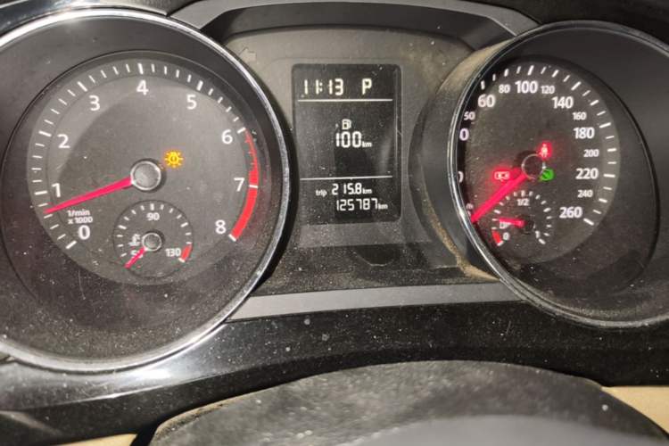 Used Volkswagen Sagitar 2015 230TSI Automatic Comfort Version Odometer Close Up
