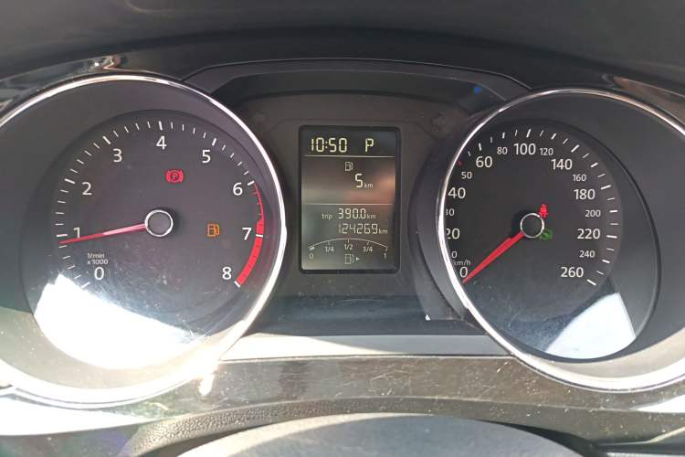 Used Volkswagen Sagitar 2015 1.6L Automatic Comfort Model Odometer Close Up