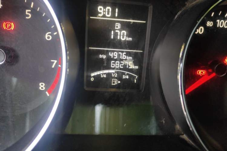 Used Volkswagen Sagitar 2015 1.6L Manual Comfort Model Odometer Close Up