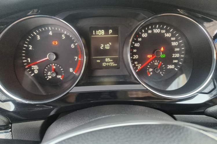Used Volkswagen Sagitar 2015 230TSI Automatic Comfort Version Odometer Close Up