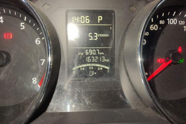 Used Volkswagen Sagitar 2015 1.6L Automatic Comfort Model Odometer Close Up