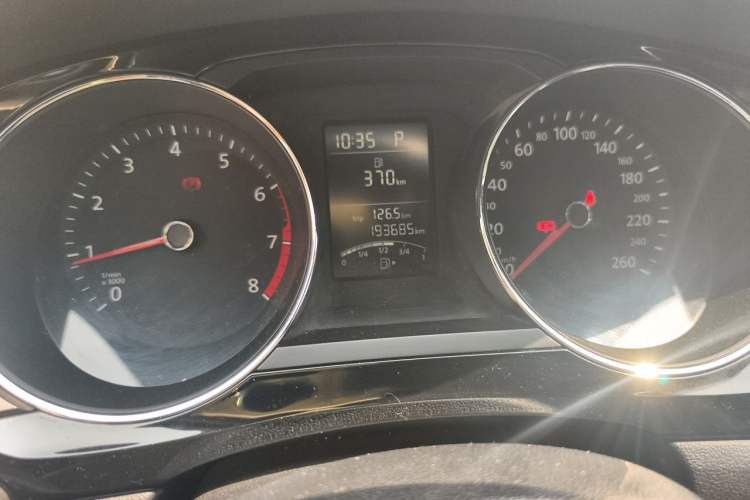 Used Volkswagen Sagitar 2015 1.6L Automatic Comfort Model Odometer Close Up