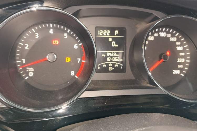Used Volkswagen Sagitar 2015 1.6L Automatic Comfort Model Odometer Close Up