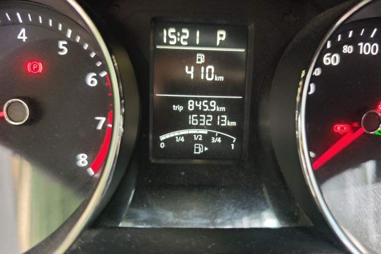 Used Volkswagen Sagitar 2015 1.6L Automatic Comfort Model Odometer Close Up