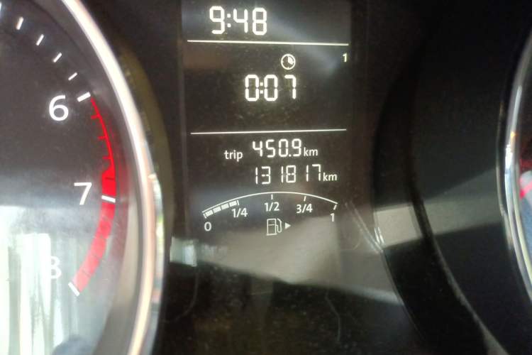 Used Volkswagen Sagitar 2015 1.6L Manual Comfort Model Odometer Close Up