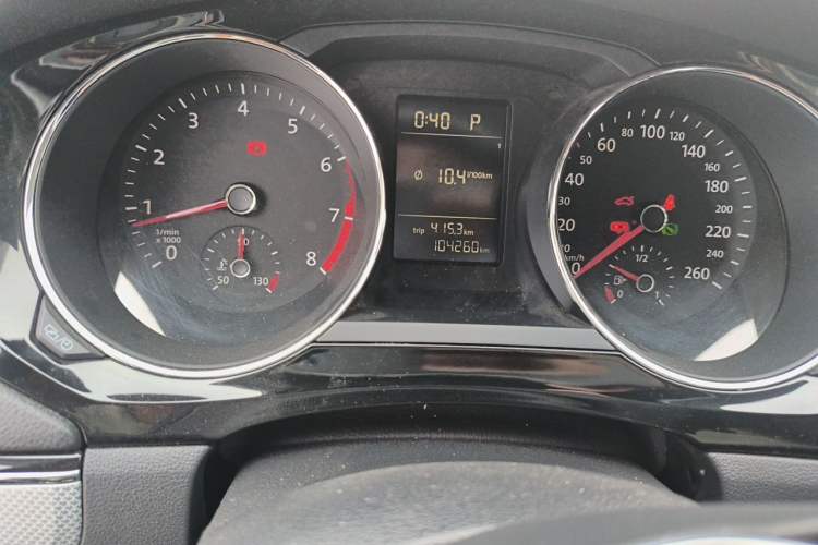 Used Volkswagen Sagitar 2015 230TSI Automatic Comfort Version Odometer Close Up