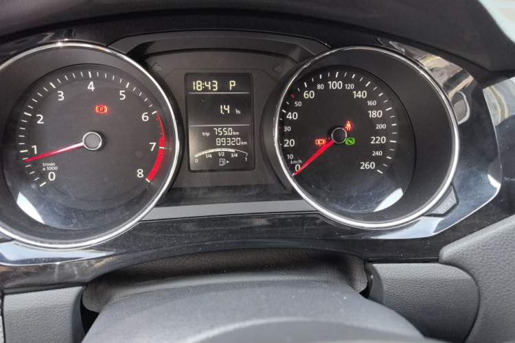 Used Volkswagen Sagitar 2015 1.6L Automatic Comfort Model Odometer Close Up