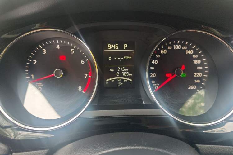 Used Volkswagen Sagitar 2015 1.6L Automatic Comfort Model Odometer Close Up