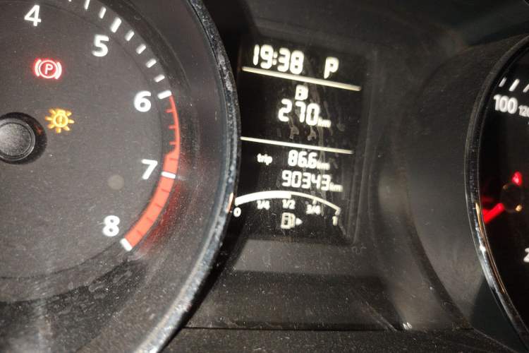 Used Volkswagen Sagitar 2015 1.6L Automatic Comfort Model Odometer Close Up