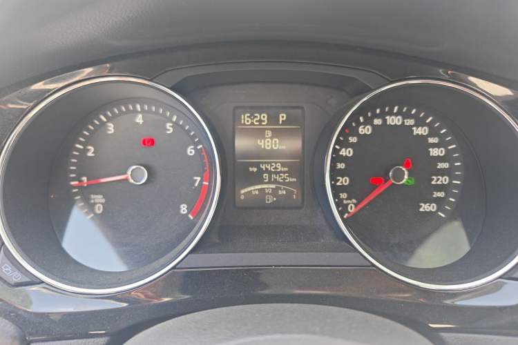 Used Volkswagen Sagitar 2015 1.6L Automatic Comfort Model Odometer Close Up