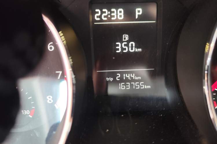 Used Volkswagen Sagitar 2015 230TSI Automatic Comfort Version Odometer Close Up