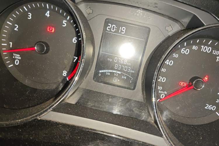 Used Volkswagen Sagitar 2015 1.6L Manual Comfort Model Odometer Close Up