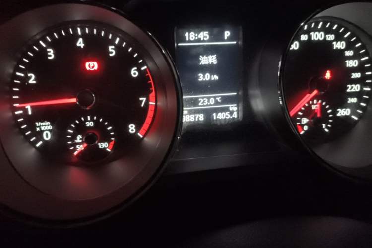 Used Volkswagen Sagitar 2015 230TSI Automatic Luxury Model Odometer Close Up