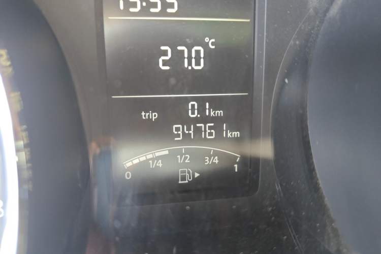 Used Volkswagen Sagitar 2015 1.6L Manual Comfort Model Odometer Close Up