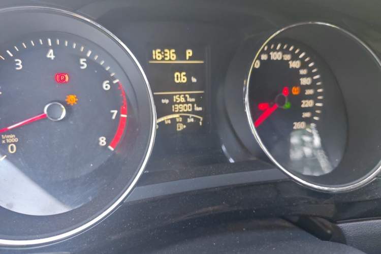 Used Volkswagen Sagitar 2015 1.6L Automatic Comfort Model Odometer Close Up