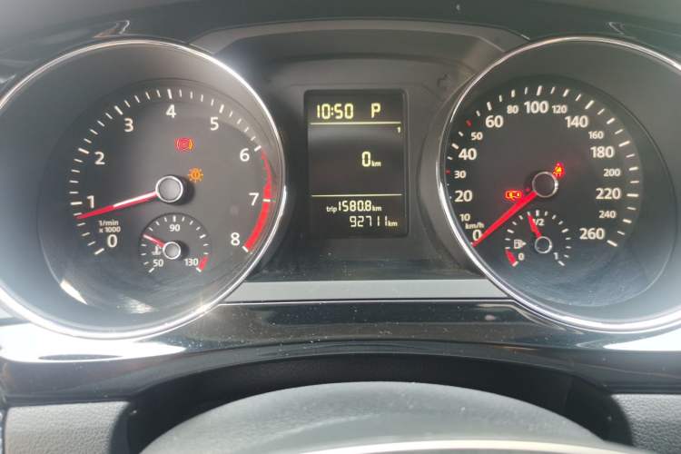 Used Volkswagen Sagitar 2015 230TSI Automatic Comfort Version Odometer Close Up