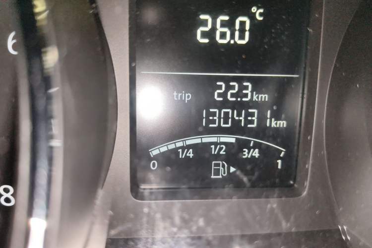Used Volkswagen Sagitar 2015 1.6L Automatic Comfort Model Odometer Close Up