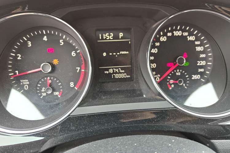 Used Volkswagen Sagitar 2015 1.6L Automatic Comfort Model Odometer Close Up