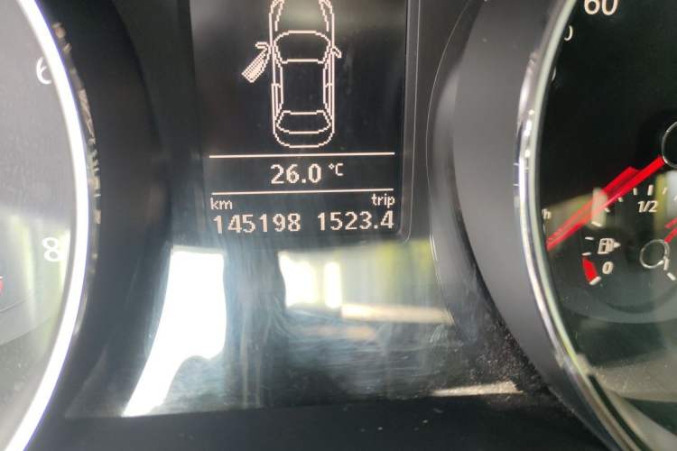 Used Volkswagen Sagitar 2015 230TSI Automatic Luxury Model Odometer Close Up