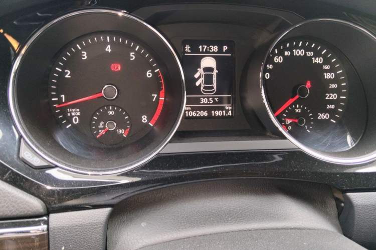 Used Volkswagen Sagitar 2015 280TSI Automatic Flagship Model Odometer Close Up