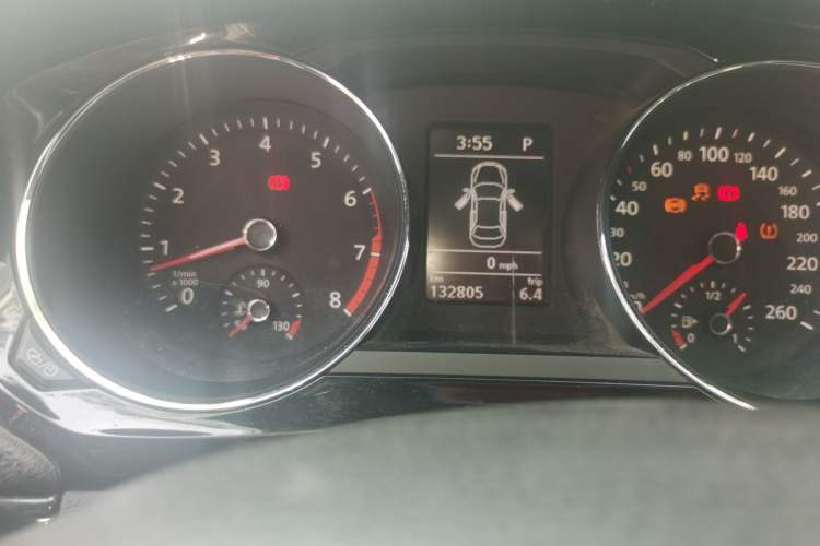 Used Volkswagen Sagitar 2015 230TSI Automatic Luxury Model Odometer Close Up
