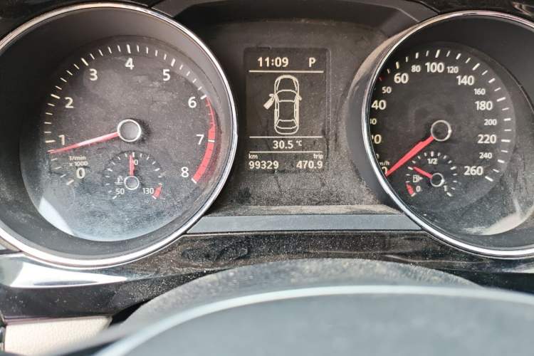 Used Volkswagen Sagitar 2015 280TSI Automatic Flagship Model Odometer Close Up
