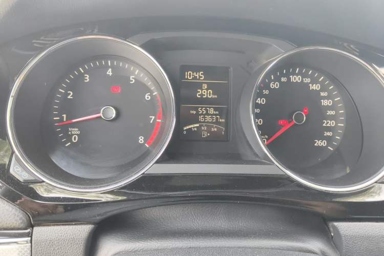 Used Volkswagen Sagitar 2015 1.6L Manual Comfort Model Odometer Close Up