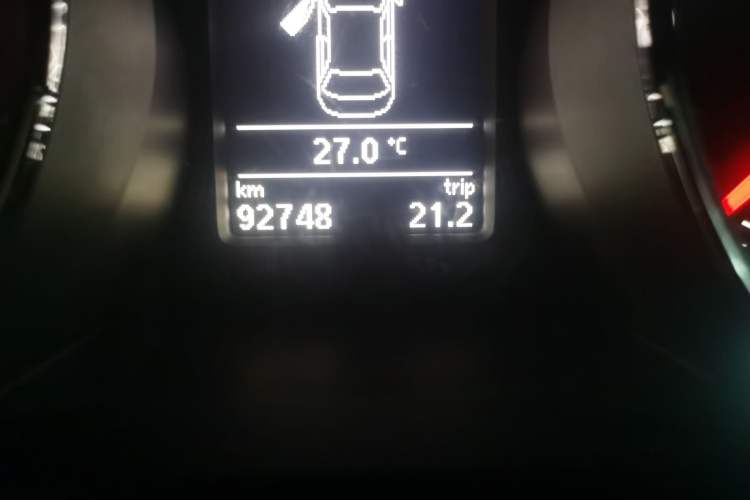 Used Volkswagen Sagitar 2015 230TSI Automatic Luxury Model Odometer Close Up