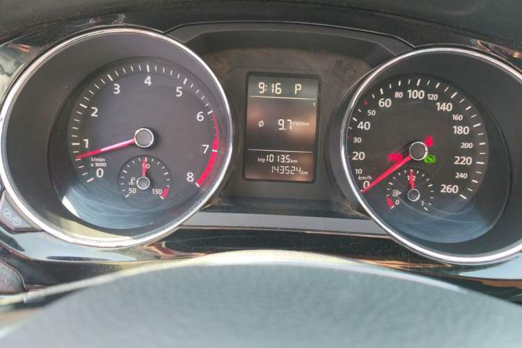 Used Volkswagen Sagitar 2015 230TSI Automatic Comfort Version Odometer Close Up