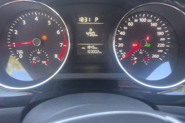 Used Volkswagen Sagitar 2015 230TSI Automatic Comfort Version Odometer Close Up