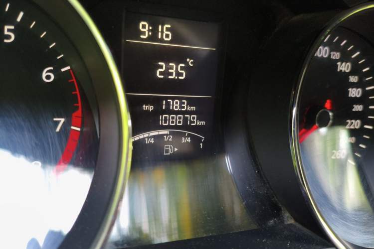 Used Volkswagen Sagitar 2015 1.6L Manual Comfort Model Odometer Close Up