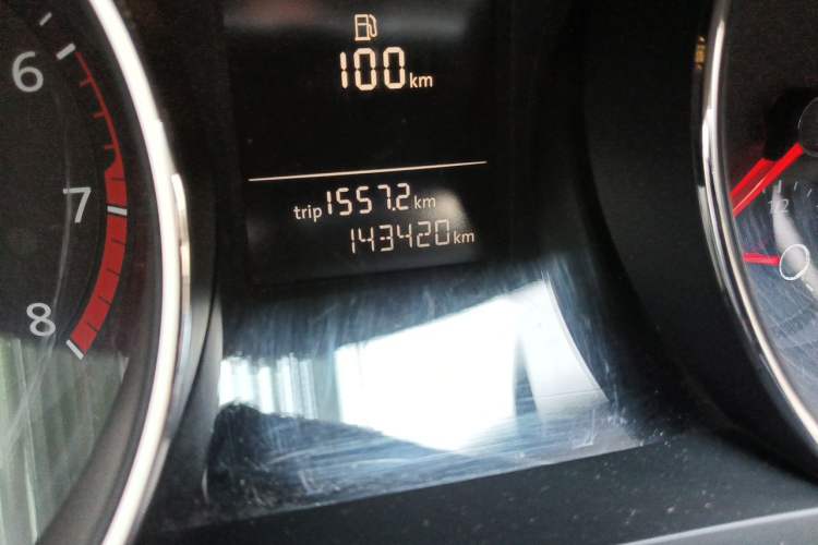Used Volkswagen Sagitar 2015 230TSI Automatic Comfort Version Odometer Close Up