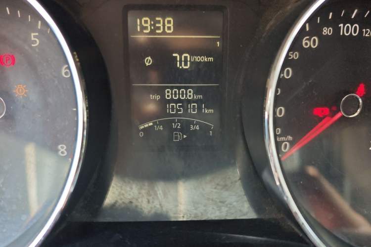 Used Volkswagen Sagitar 2015 1.6L Manual Comfort Model Odometer Close Up